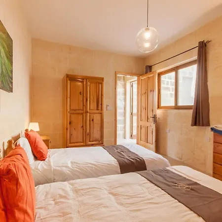 Naduri, Beautiful Gozitan Pool - Happy * Nadur