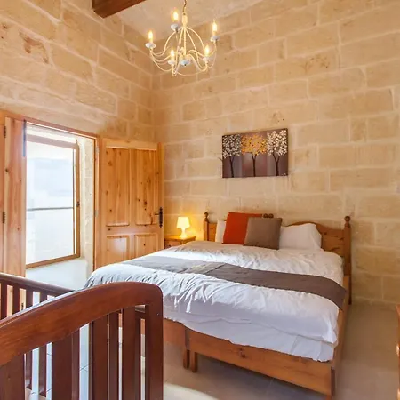 Naduri, Beautiful Gozitan Pool - Happy