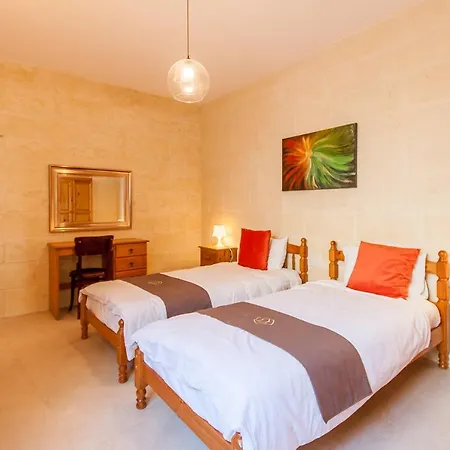 Naduri, Beautiful Gozitan Pool - Happy