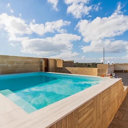 Naduri, Beautiful Gozitan Pool - Happy
