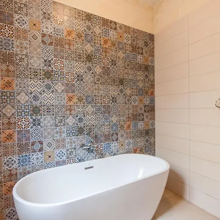 Naduri, Beautiful Gozitan Pool - Happy * 나두르