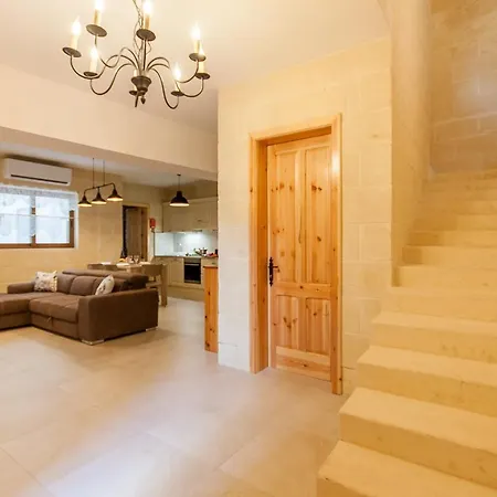 Naduri, Beautiful Gozitan Pool - Happy 펜션