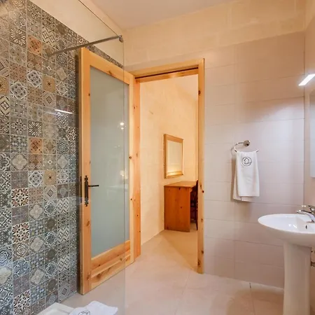 Naduri, Beautiful Gozitan Pool - Happy 펜션