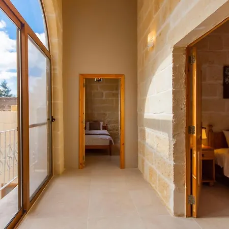 Naduri, Beautiful Gozitan Pool - Happy 나두르