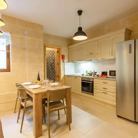 Naduri, Beautiful Gozitan Pool - Happy 나두르