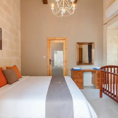 Naduri, Beautiful Gozitan Pool - Happy
