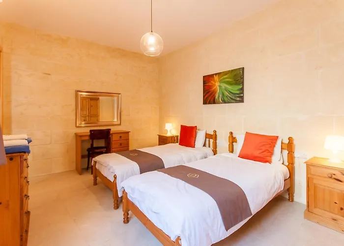 Naduri, Beautiful Gozitan Pool - Happy