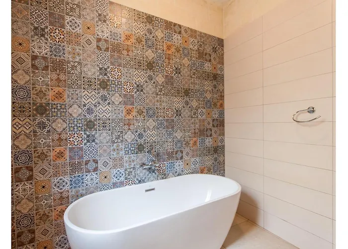 Naduri, Beautiful Gozitan Pool - Happy * Nadur