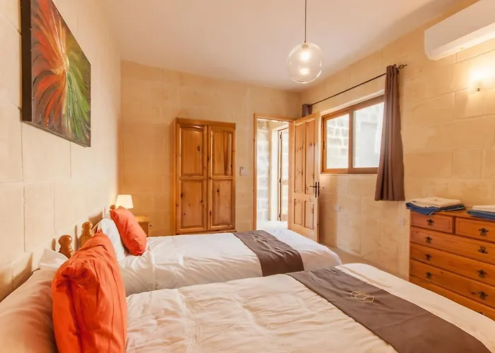 Naduri, Beautiful Gozitan Pool - Happy * Nadur