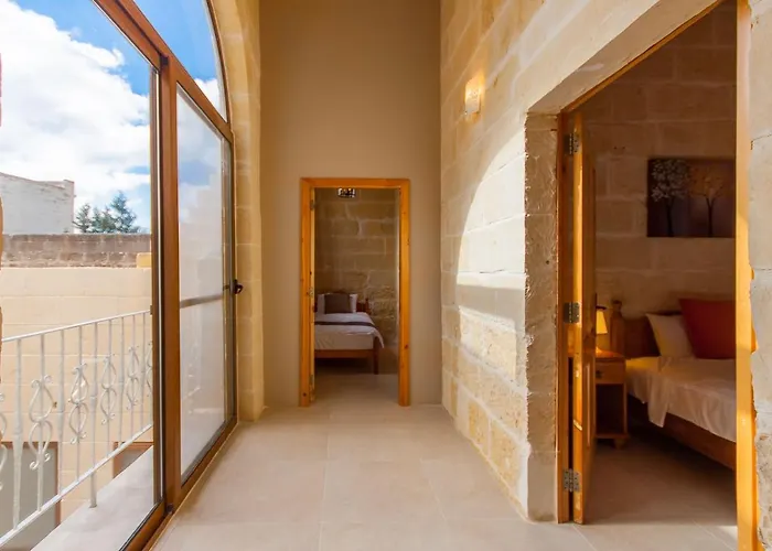 Naduri, Beautiful Gozitan Pool - Happy Nadur