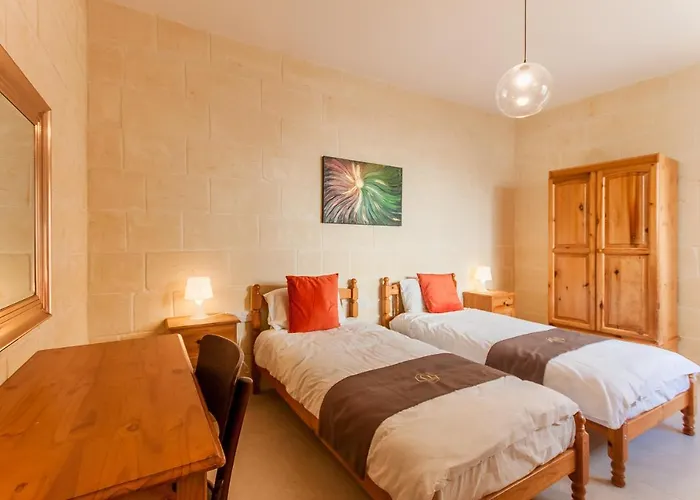 Naduri, Beautiful Gozitan Pool - Happy * Nadur