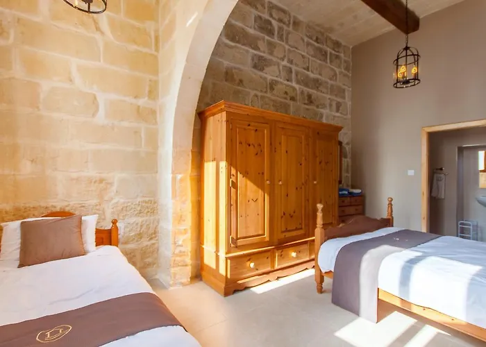 Naduri, Beautiful Gozitan Pool - Happy Nadur